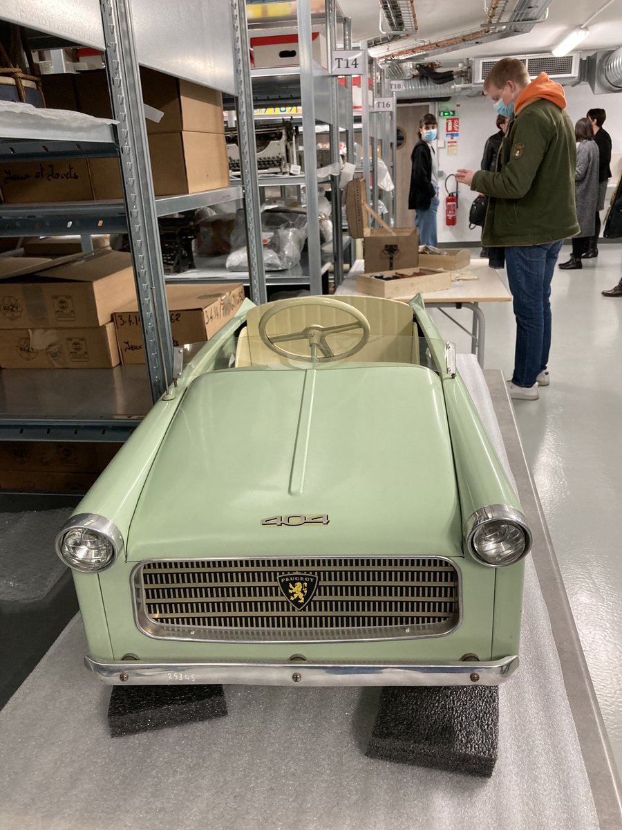 Très chouette visite des #réserves particulièrement bien aménagées … a fortiori en comparaison avec ce qui existait avant ! Merci <a href="/MuseeEducation/">MUNAÉ</a> de nous avoir fait découvrir vos étonnantes collections !