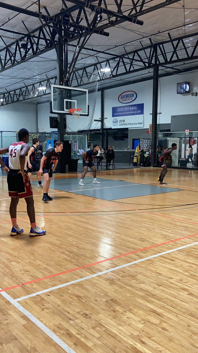 RyanM_ZG's tweet photo. Fantastic to be back in the great state of Connecticut one last time this fall season for #ZGBelt 💪

Two of the best in the business going at it in a big game in the top varsity division! @DTXBasketball @ProLevelTitans @coachdavetaylor @officialbking https://t.co/DrtML5nL1e