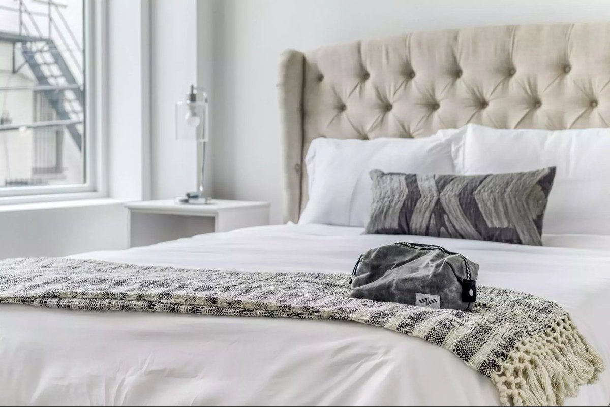MadisonHouseApt's tweet image. Sunday snoozing just feels better when it's chilly outside #MadisonHouse #cozywithKETTLER #snooze #sleepin