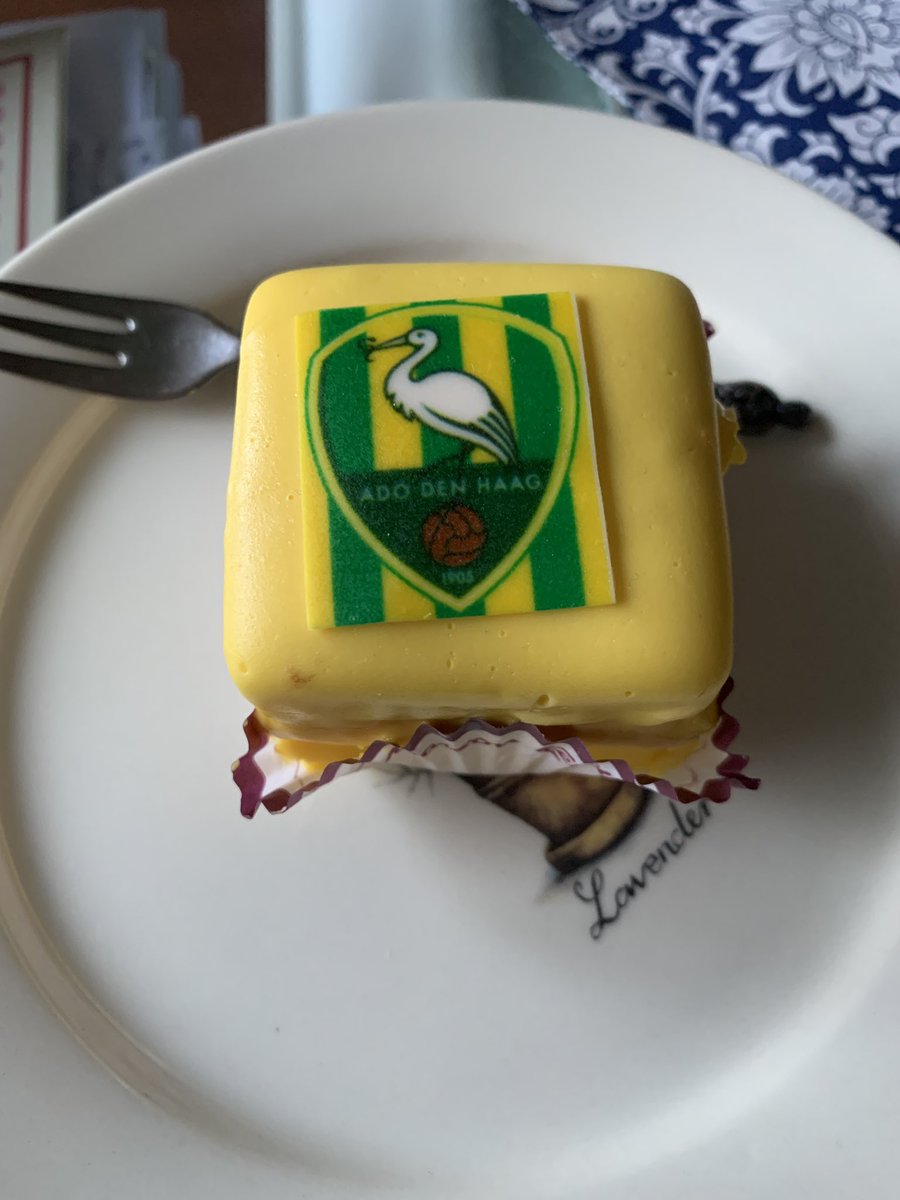 Moeders heeft het perfecte gebakje gefixt op haar verjaardag! Zeker na de 3 punten <a href="/ADODenHaag/">ADO Den Haag</a>