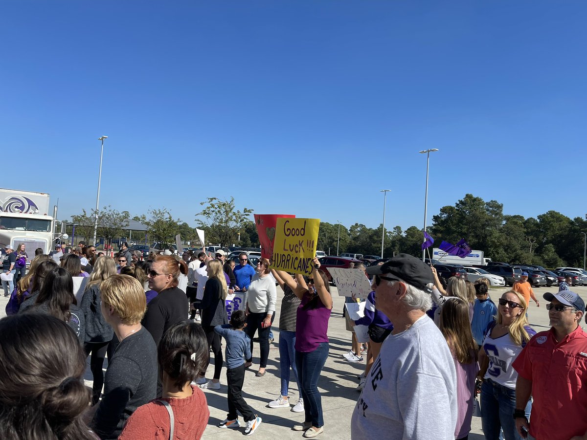 rcarbajal89's tweet photo. Sending off the @KleinCainHSBand  to STATE!! Best of luck to all students and band directors @KleinCain https://t.co/ZIOjthEh6d