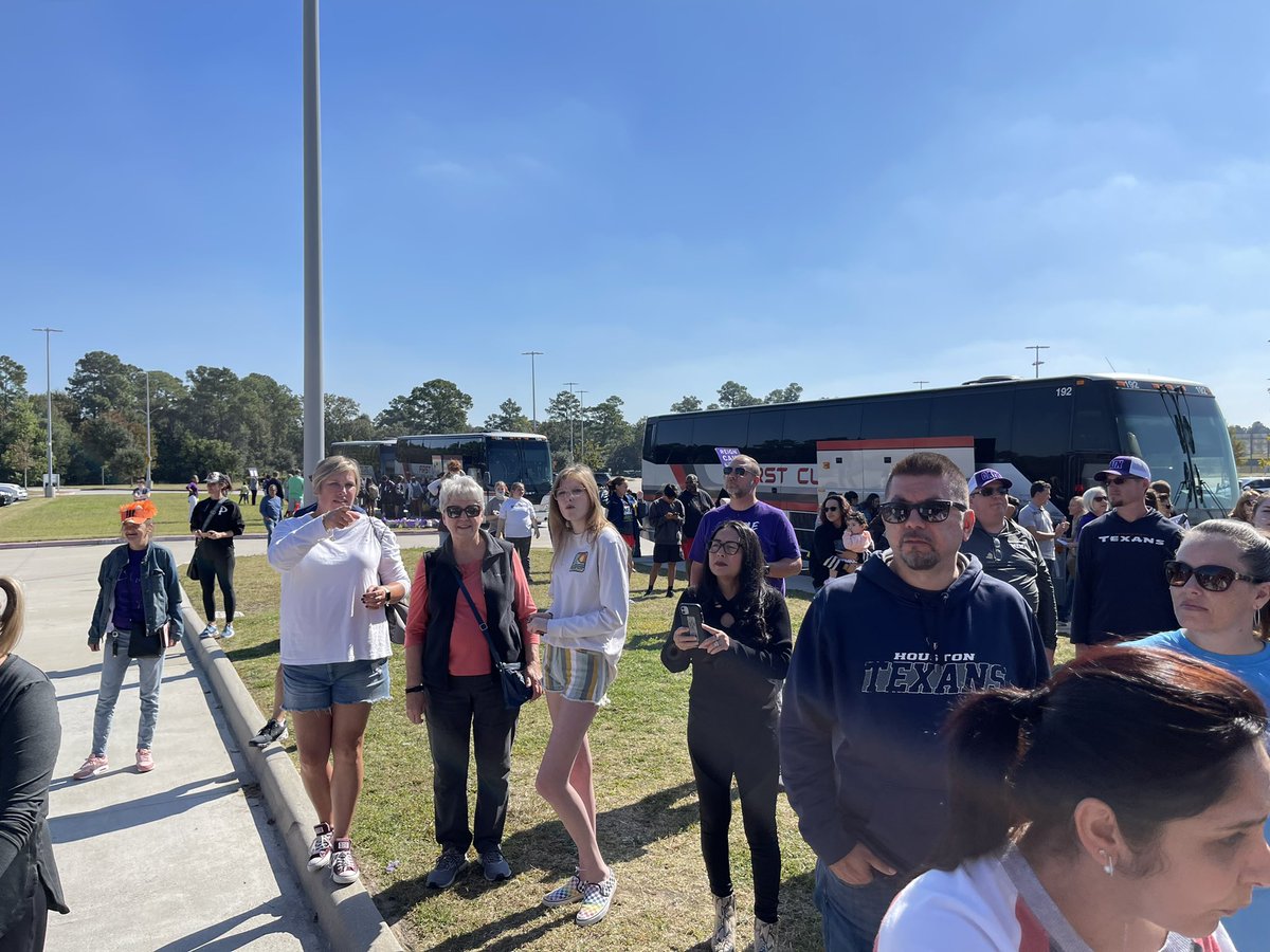 rcarbajal89's tweet photo. Sending off the @KleinCainHSBand  to STATE!! Best of luck to all students and band directors @KleinCain https://t.co/ZIOjthEh6d
