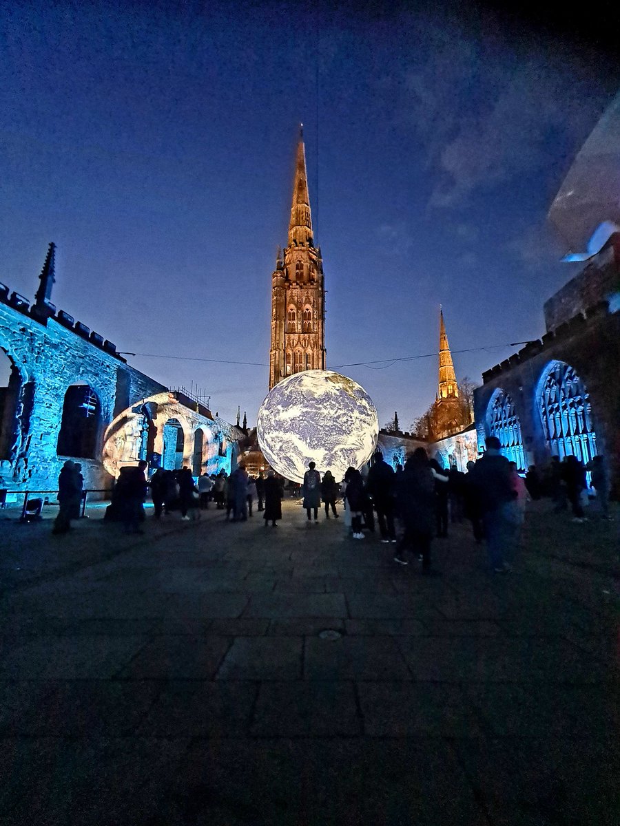 Our Sunday evening family walk...our City is so beautiful.
#Gaia #coventry #walkingtour