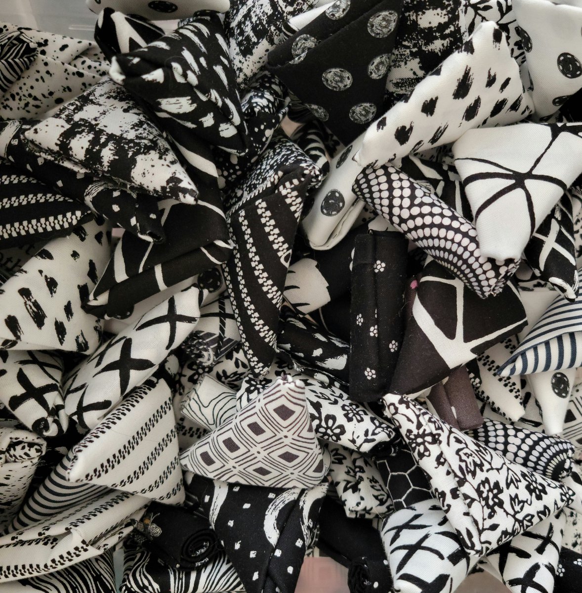 Thanks for the kind words! ★★★★★ "love them. it was a great selection for my project" Jennifer H. etsy.me/3kfDh2W #etsy #black #quilting #yes #cotton #broadcloth #white #fabricscraps #quiltfabric #fabricbundle