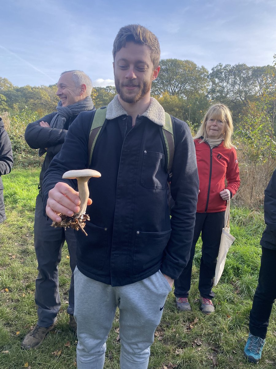 Beautiful day for a foraging walk once more and a great group also. Highlight was spotting a lovely patch of winter chanterelles popping through. Sadly that wasn’t captured on camera… probably due to over excitement. 

totallywilduk.co.uk/foraging-cours…

#totallywilduk #foraging #mushrooms