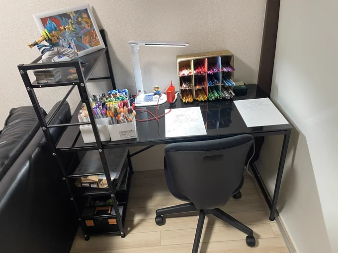 やっと作業机買えた👌
あと引っ越しの時の段ボール整理してたら線画見つかった笑 