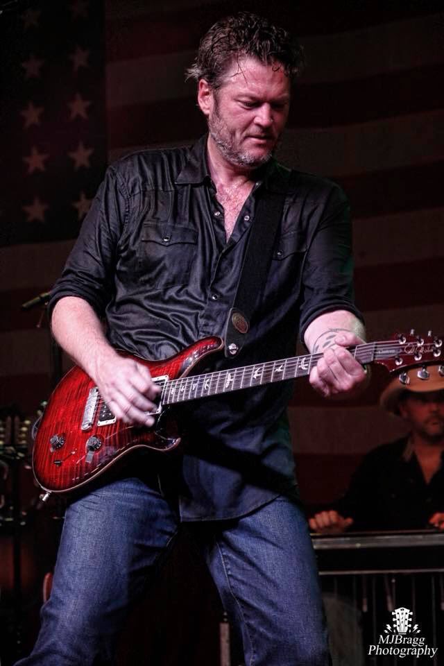 HanneHansen28's tweet photo. Please retweet to vote for #BlakeShelton as #TheCountryArtist of 2021 at the #PCAs 😍❤️ https://t.co/P1TQU2DpMO