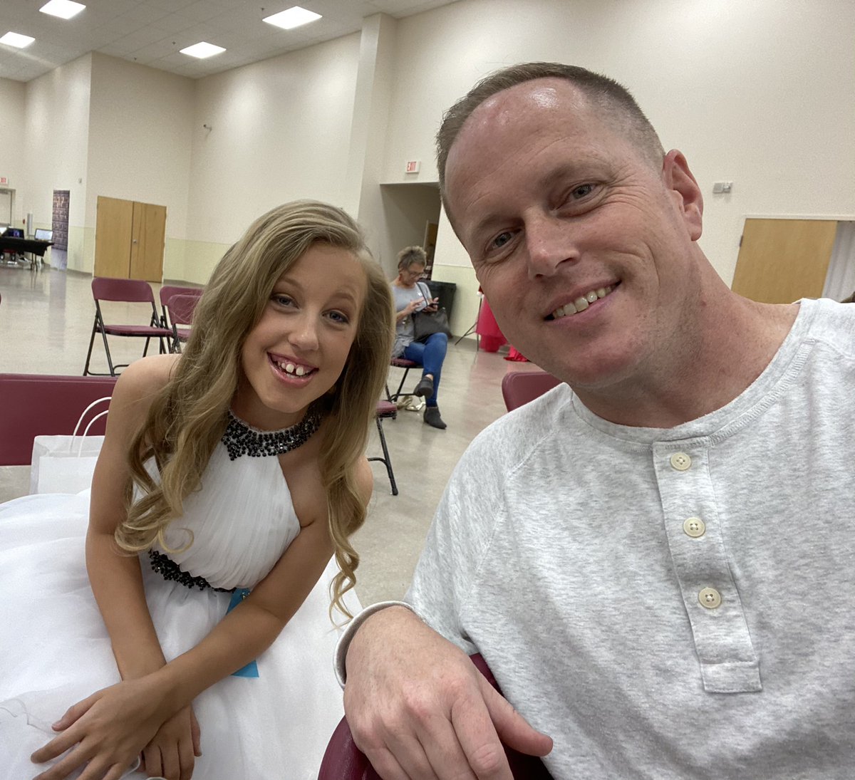 RichCrites's tweet photo. The new 2021 NATIONAL America’s Coastal Royalty Young Miss 👑, just taking a pause from being awesome for a picture with her proud Dad. @pageantplanet #MissUniverse #PageantDad @Steph_Crites_ https://t.co/p5mgy2TR22