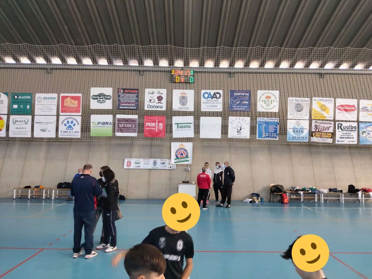 Virginiaperez11's tweet photo. Hoy en un partido de niños de 14 en #CañadaRosal, un pueblo de #Sevilla. Si @_JuanEspadas no sale ahora mismo a condenar el uso de chavales por parte de las agrupaciones del PSOE en la provincia es que no le queda ni un ápice de vergüenza. https://t.co/Shrk62zzXh