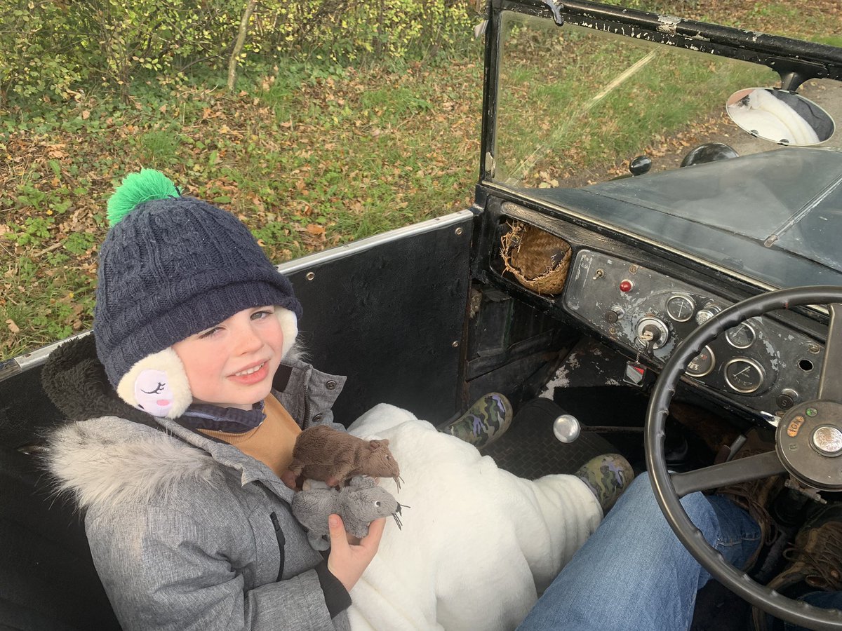 Ogbert1's tweet photo. Ogbert Austin made the most of the autumn sunshine today as he gave rides to his four friends- Noah, Charlie, Isaac and Elsie, and their grandad. Ogbert was clearly very happy- parp!!! @SevensAustin @theA7CA @sarahcrabtreee @Jessiew0908 @natalie_f1992 @dan_2PARA @samueldwilliams https://t.co/iyFL3XE8d1