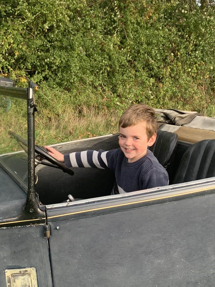 Ogbert1's tweet photo. Ogbert Austin made the most of the autumn sunshine today as he gave rides to his four friends- Noah, Charlie, Isaac and Elsie, and their grandad. Ogbert was clearly very happy- parp!!! @SevensAustin @theA7CA @sarahcrabtreee @Jessiew0908 @natalie_f1992 @dan_2PARA @samueldwilliams https://t.co/iyFL3XE8d1