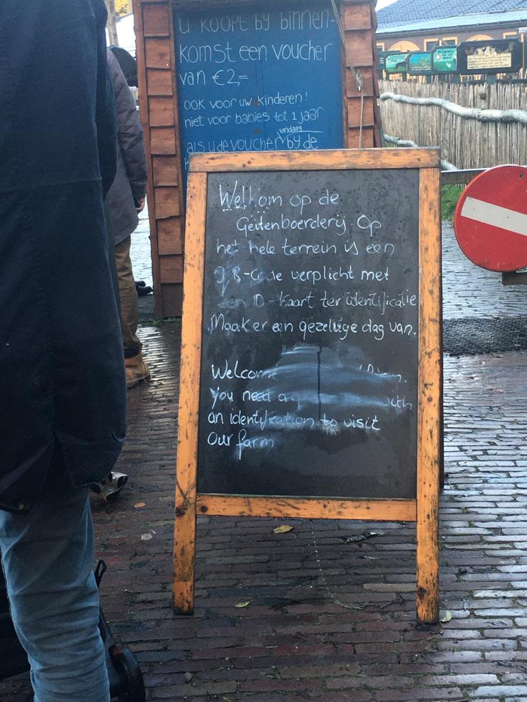 Rcg731's tweet photo. Denk je gezellig een geitenboerderij en speeltuin in het Amsterdamse-bos tebezoeken met je kinderen.
Kom ik er niet in zonder QR , is gewoon in de buitenlucht!!!!  WTF
Kindere lekker overstuur.
@hommel_b @hugodejonge @fvdemocratie @EvaVlaar @blckbxnews https://t.co/6EPiUB5Sev