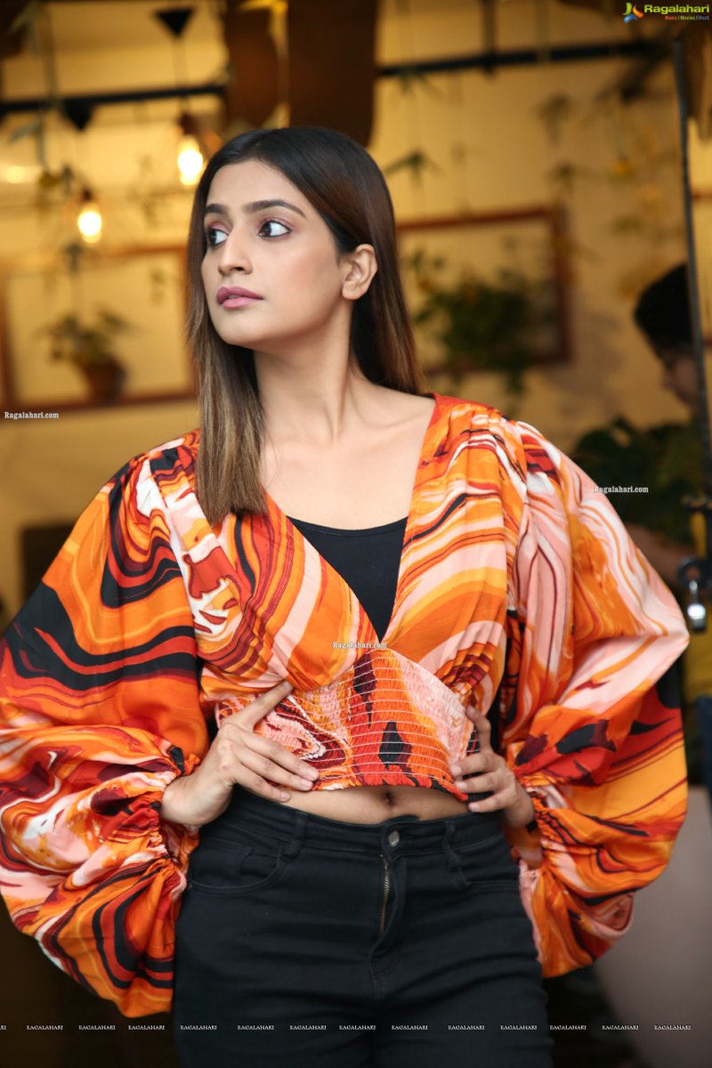 Ragalahari's tweet photo. Fasiha Waseem Latest Stills

HD Photo Gallery - https://t.co/EIMnzTk3Ml

#FasihaWaseem #Photoshoot #RagalahariPhotos https://t.co/2NAUlUYLyJ