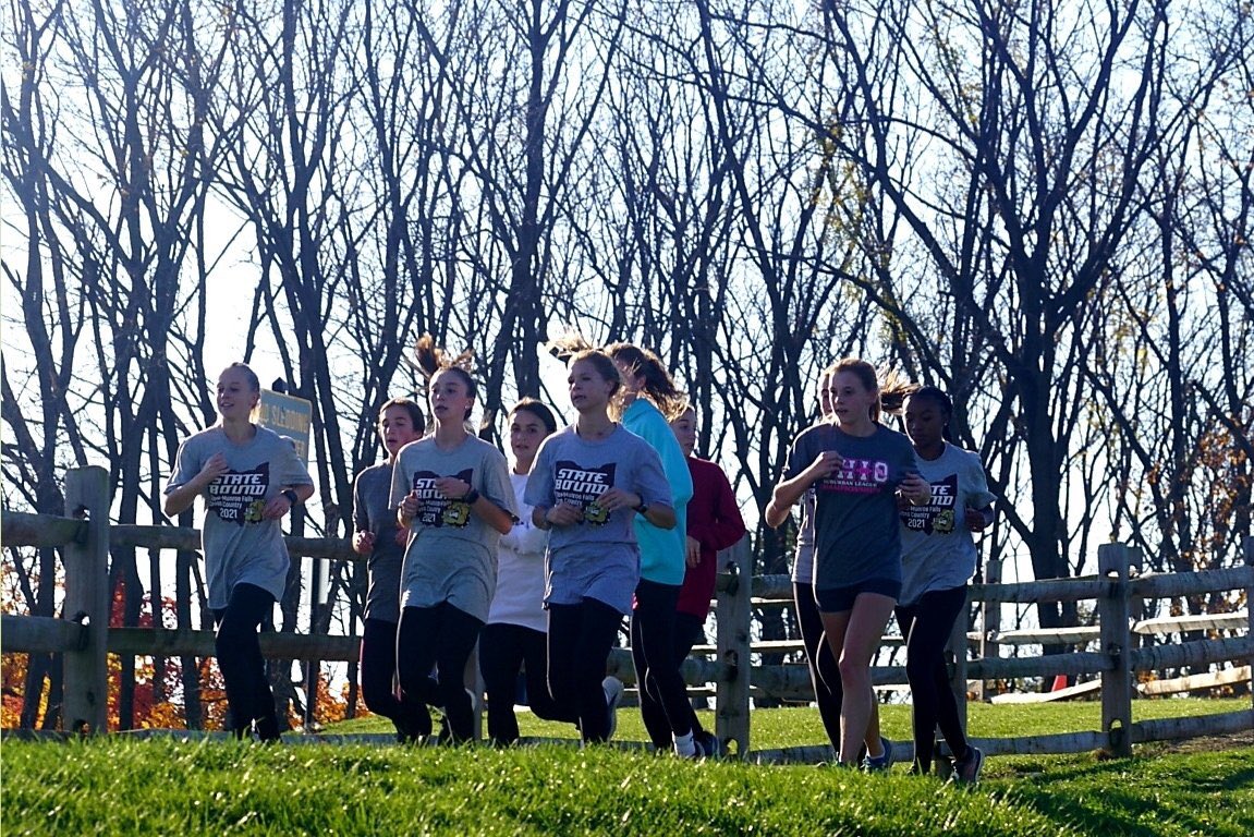 That's a wrap ladies....Huge Congratulations to these girls for a TOP 10 FINISH IN THE STATE🏆🏆Couldn't be more proud of everything accomplished this season🐾💓#speedkilled #bulldognation