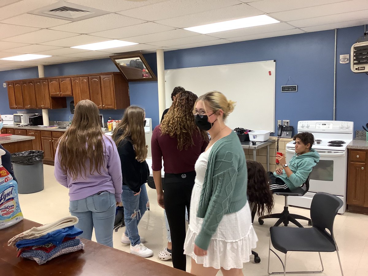 PHSVikingDebate's tweet photo. Hosting a tournament is always a crazy experience.  Add in a small inexperienced team and hold on!  I only took maybe 3 pictures all day…and this one was just a brief moment after it was over.  Bittersweet too, since a lot of former students come back to judge https://t.co/KBsltYUDJK