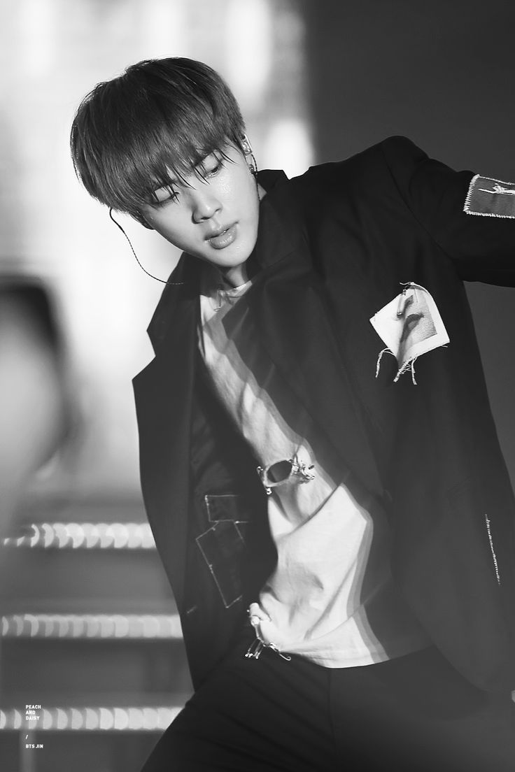 Джин бтс. Джин бтс. Джин bts. Джин бтс. Джин из bts.