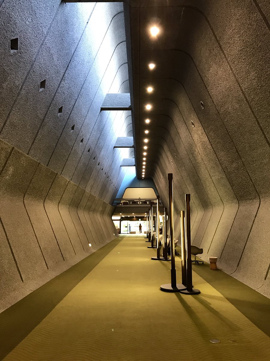 mizmizzeiss's tweet photo. 京都国際会館にて開催されている現代芸術のアートフェアArt Collaboration Kyotoへ。アート作品も良かったが、何よりも建築家 大谷幸夫とインテリアデザイナー 剣持 勇の作品に圧倒される。 https://t.co/N4yPjqvNkz