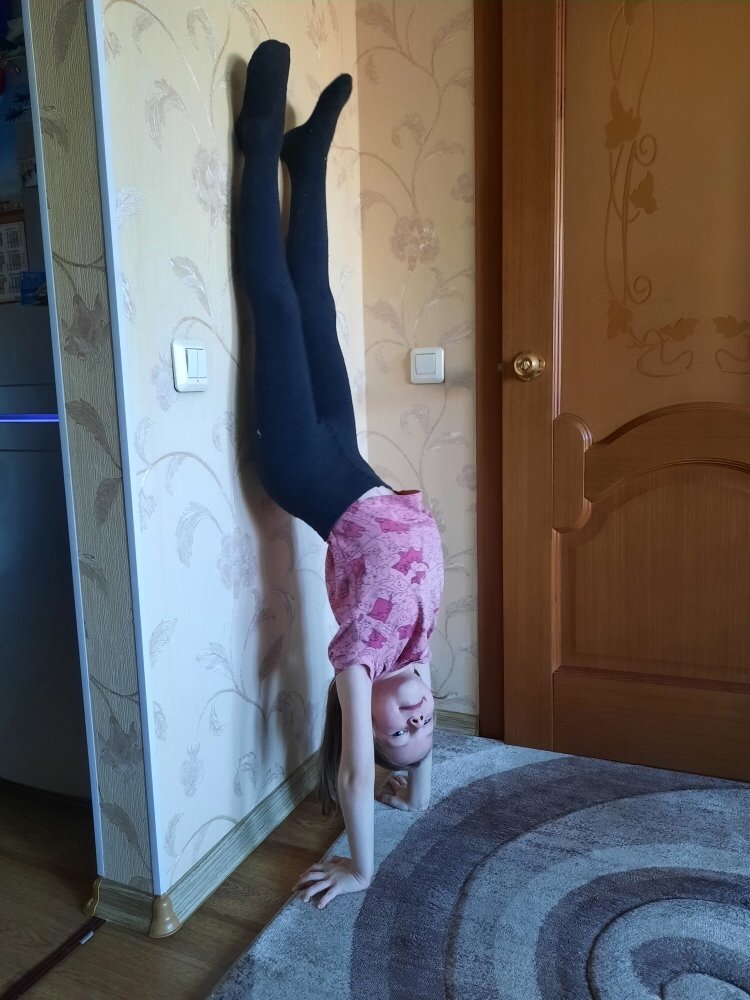 Наши читатели продолжают нам присылать свои рисунки и фото в рамках проекта #каникулысбиблиотекой "Увлекательно о науке". Сегодня ребята рассказывают, как заботятся о своём здоровье
2.mukcbs.org/news/zanimatel…
Габидуллова Амелия

В здоровом теле здоровый дух!