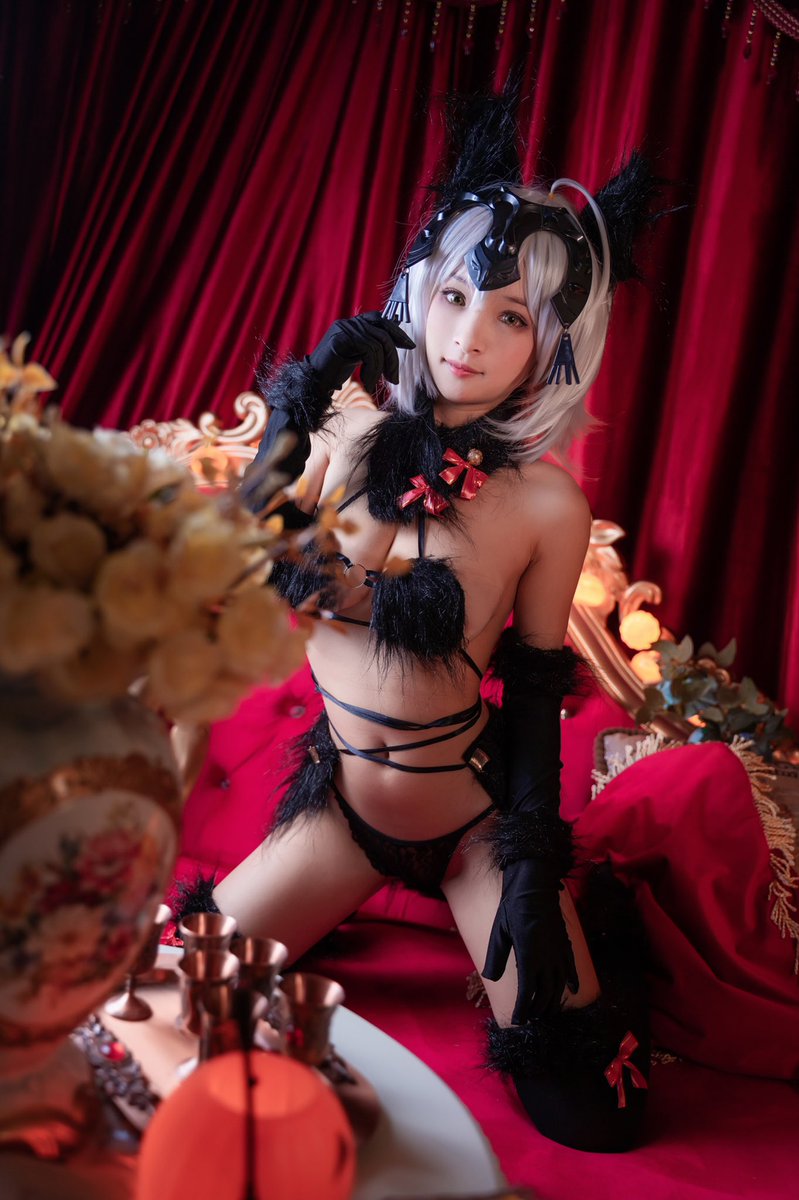 出境：@neko_998 
摄影：@pala_Eiuo 

写真本数量不多
购买链接：https://t.co/M0Za4wIkYb?…
一本4套 第三套
#腿控
#足控
#丝袜
#写真
#Footfetishism
#足コン
#福利图
#黑丝
#巨乳 https://t.co/dfhxz0sLwl
