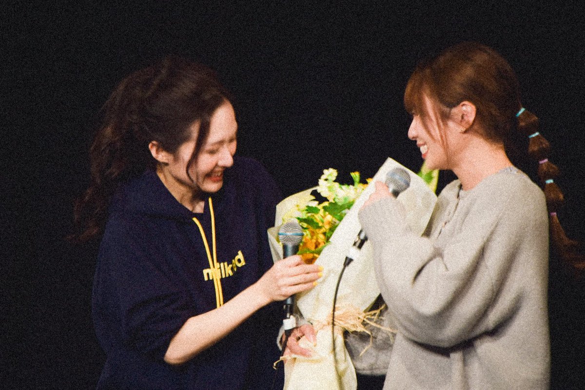 fusechan_24's tweet photo. スタッフとして参加させていただきました　#美素路　無事に終えました。
皆様ありがとうございました☺️

「この曲のときみっすーに花束渡そうと思うんだけど」って
連絡をもらったとき
「お祝いされる側なのにそう言うことも
考えていて愛だなあ。」と
人柄ステキすぎるんです。

ステキな30歳に☺️ https://t.co/PDhDHZZr5z