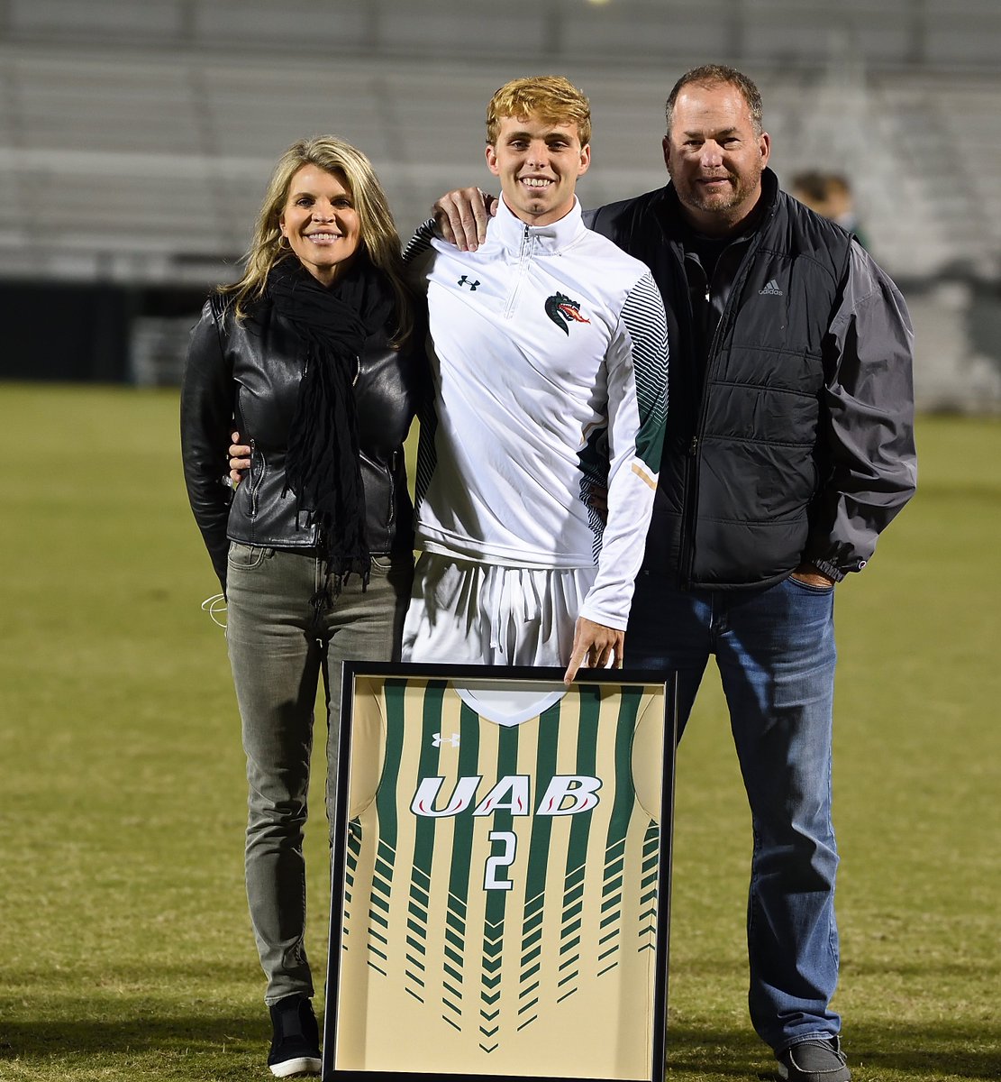 Thank you for giving your ALL in the Green and Gold 🟢🟡

📸: bit.ly/UABMSOCSeniors

#WinAsOne