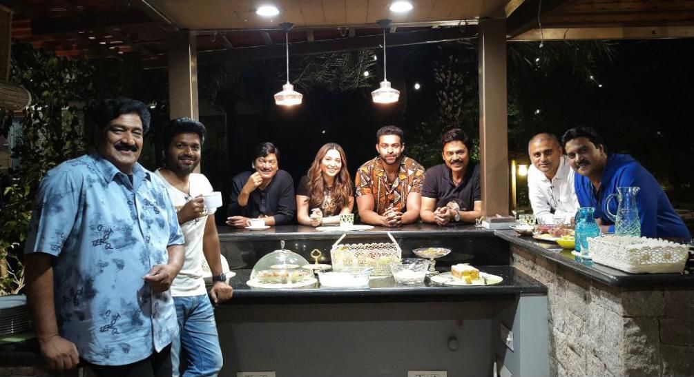 AssetRescueLab's tweet photo. A short Tea Break between the #F3shoot gap! β
#F3Team having some good quality time with endless fun conversations at victory @VenkyMama home
@IAmVarunTej @AnilRavipudi @tamannaahspeaks
@Mehreenpirzada @Mee_Sunil #RajendraPrasad #RaghuBabu @SVC_official
#F3FromFeb25 https://t.co/6ZguhJu7Ex