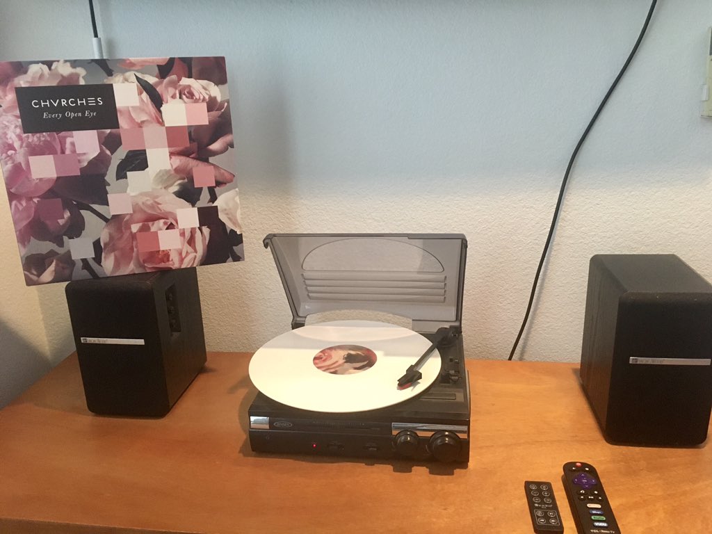 AltFever's tweet photo. Sunday morning #CHVRCH!
#EveryOpenEye #Chvrches
@CHVRCHES @laurenevemay https://t.co/RRiJto8zU9