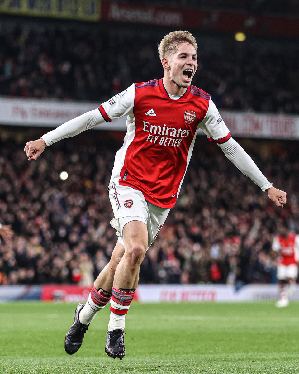 brfootball's tweet photo. Emile Smith Rowe in his last three games:

Aston Villa ⚽️🅰️
Leicester City ⚽️
Watford ⚽️️

Only 21 years old ✨ https://t.co/u18ytDT3wF