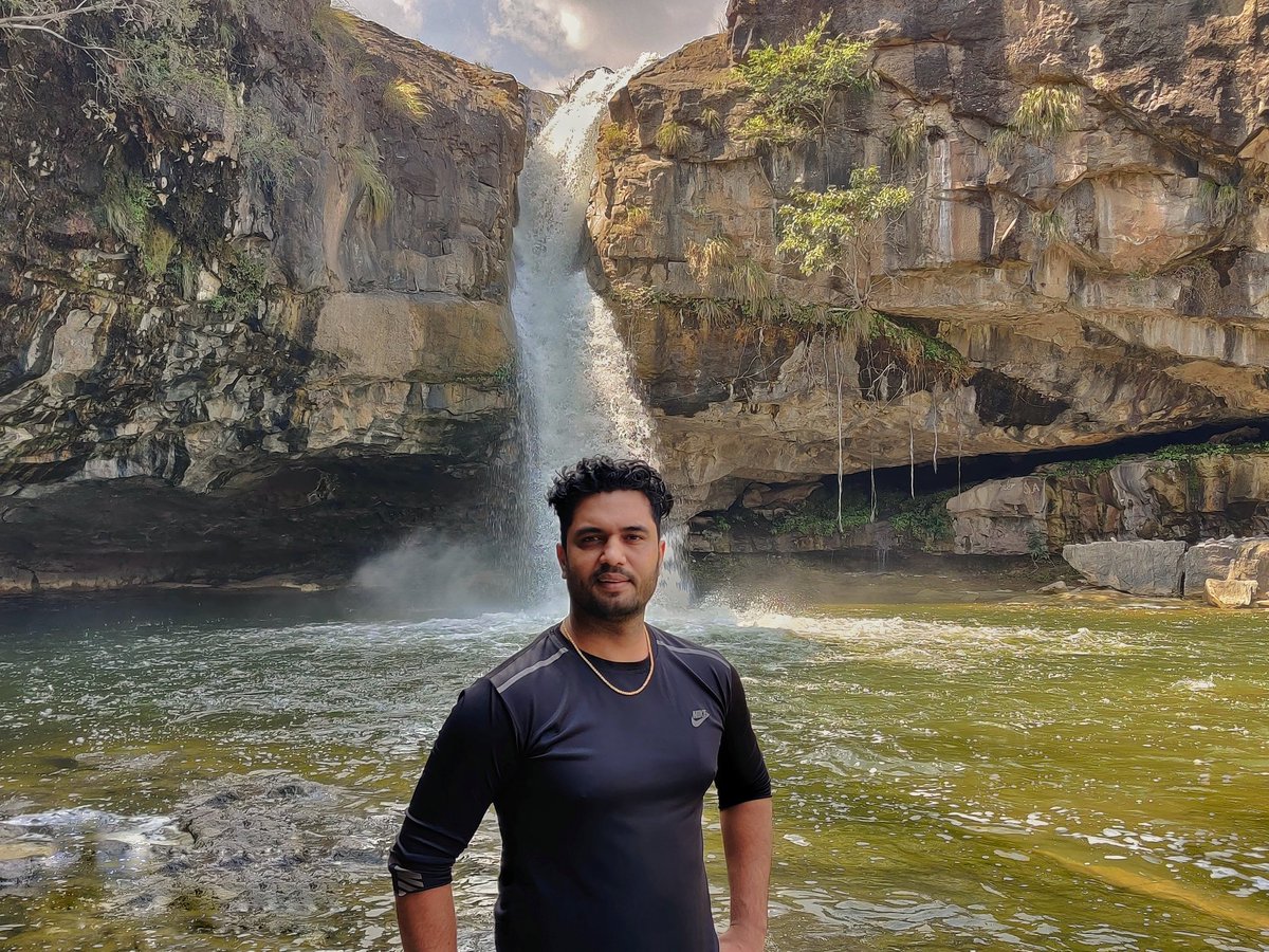 ludduvlogs's tweet photo. If you want to see awesome waterfall and want to ride off-road, no road and on gopro? Must visit this place called RUICHONDA WATERFALL

#ludduofficial #luffians #motovlogger #pune #doubletap #keepsupporting #where #vlog #motobike #motor #goproindia #ruichondawaterfall #ruichondha https://t.co/JmJSK5Y707