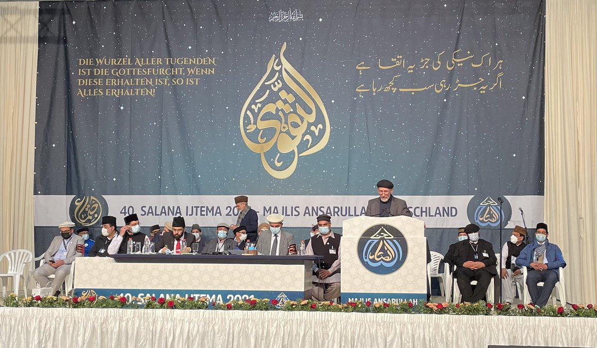 ansarullahDe's tweet photo. National Amir Sahib Germany gives a speech to the Participants in the closing Session of the #Ijtema. https://t.co/4HqIHNbIl5