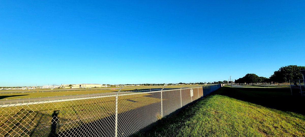 GessnerREAgent's tweet image. Glorious morning in #pembrokepines 55° #perfectweather #followthepinkcar #blueskies #welivehere #welivewhereyouvacation #SundayFunday 🙏 #alabanza