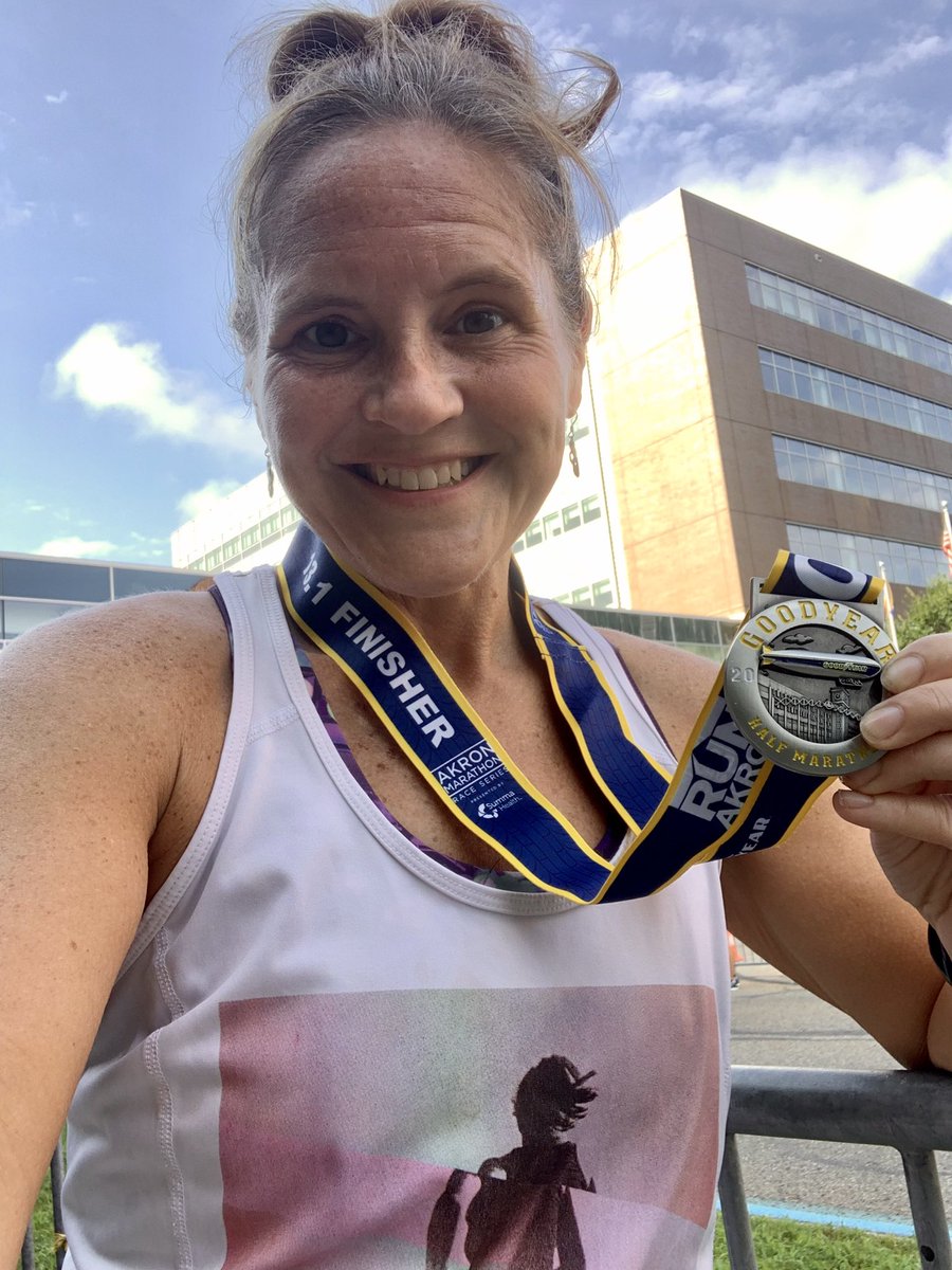 KMart0720's tweet photo. Whew…4 half marathons in the last 3 months. Tap in to that inner strength, grind through the hard times,  and believe in yourself and the sky is the limit. Goals are not achieved by just sitting around and dreaming about them…action is a necessity! 🏃‍♀️🙌🏼😁 https://t.co/BgxFn9mqWh