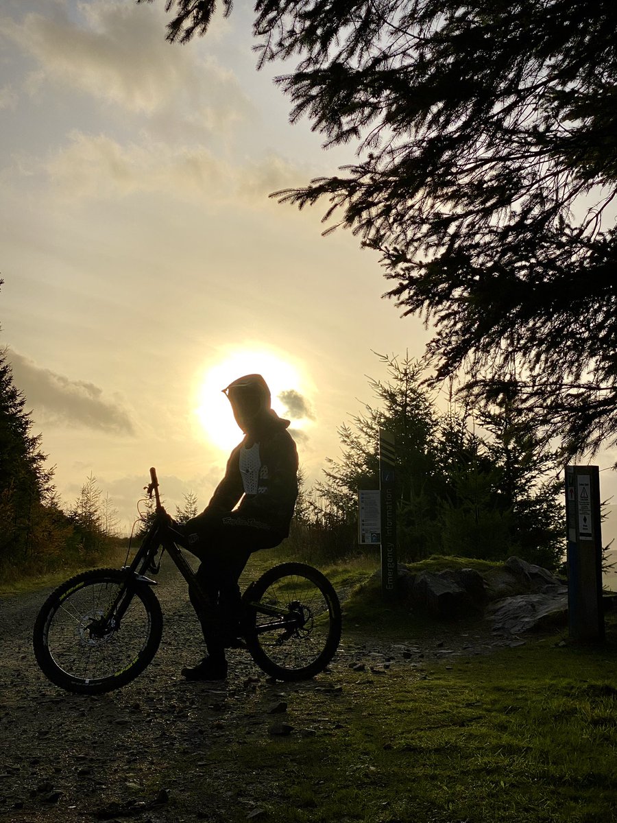 neilspenceley's tweet photo. #respite(and somewhat sketchy)Sunday at Innerleithen
@HorsleyCarl @davidjvaughan @KerryJeavons @MarkGlasgowPICU @DrKlugs @fionam_miles @janekohara https://t.co/vbL4JXffVd