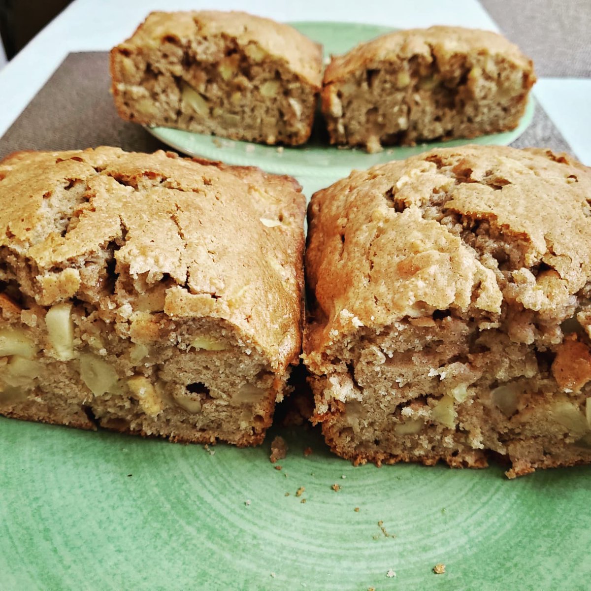 susankalexander's tweet photo. Baked banana walnut muffins and aple bread. #sundayfunday #bakingsunday #s #yummy https://t.co/UhuEOkGL6t