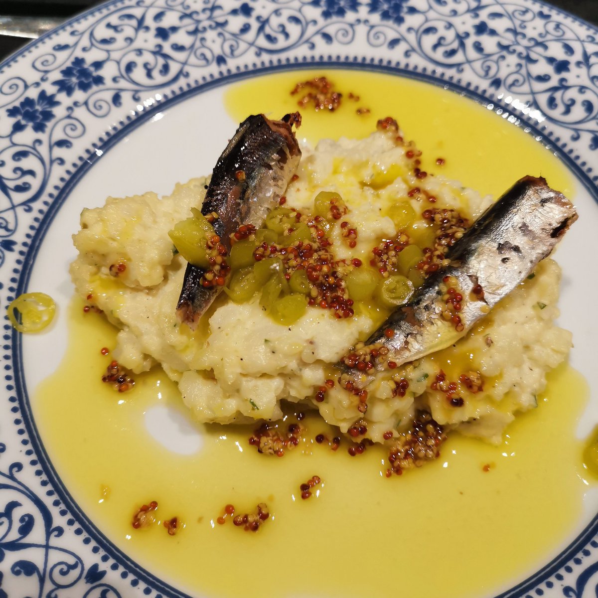 VLC_SinGluten's tweet photo. ¡El menú de día de @habitualvlc!
Con todos los cuidados para los #celíacos y si algún plato no es apto, lo modifican/sustituyen.
👇Aquí, ensaladilla tártara, albóndigas de vaca... Delicioso (obvio, viniendo de Camarena) y el flan... Supremo!😝
#singluten #València #RicardCamarena https://t.co/zxSLSrwfs7