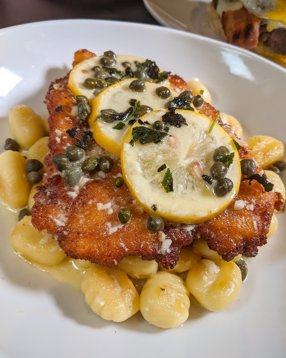 The cooler weather calls for chicken piccata gnocchi. What's your favorite comfort food?

📸: @phantomgourmet