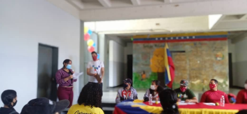 SanJuanPSUV's tweet photo. #07Nov Comienza el Chequeo de la Raas con la Comisión de Juventud de la pquia San Juan desde la UEN Zoe Xiques Silva. Presente nuestro candidato Alexander Aranguren, responsables por el EPP y nuestro responsable de Circuito Francisco Quevedo. #CuídateDeLaCovid19 @NicolasMaduro https://t.co/8sbtDtd5WM