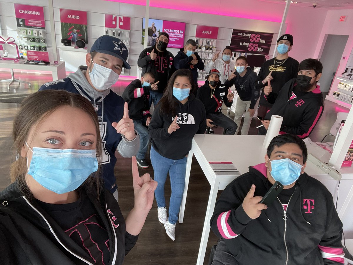 CarterLaura23's tweet photo. You ask “Why T-Mobile?” This is why… This team is dedicated and ready to deliver! ❤️ #AtlasCrew #NorthShoreKeepsScore #TNNS #MidwestMagic @MairaReyes21 @asadirfan https://t.co/8lfTcKDqot