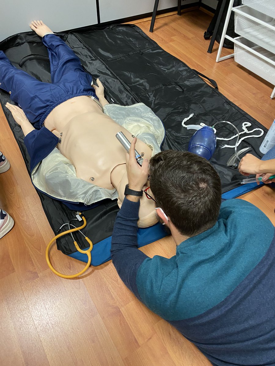 DazHerrero's tweet photo. Intenso fin de semana en la 4a edición de nuestro curso #SVA en el #MMUEC de @TASSICA_ -@USPCEU.  #especialidadMUE 
#docencia #FormacionRCP @RakelMerlo @FatimaArenillas @ecardassay @carruch @TASSICA_ @almontarelo https://t.co/JGhHH3xDFR