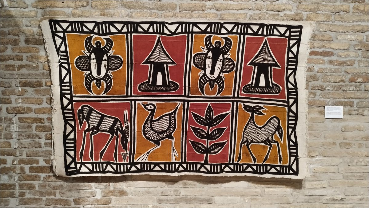 ATCompania9's tweet image. África tiene un lenguaje diferente, un código que también está impreso en los tejidos. Excelente Expo en la Ciudadela de @VisitPamplona
pamplonaescultura.es/exposiciones/e…
#pamplonaescultura 
#alojamientoenpamplona