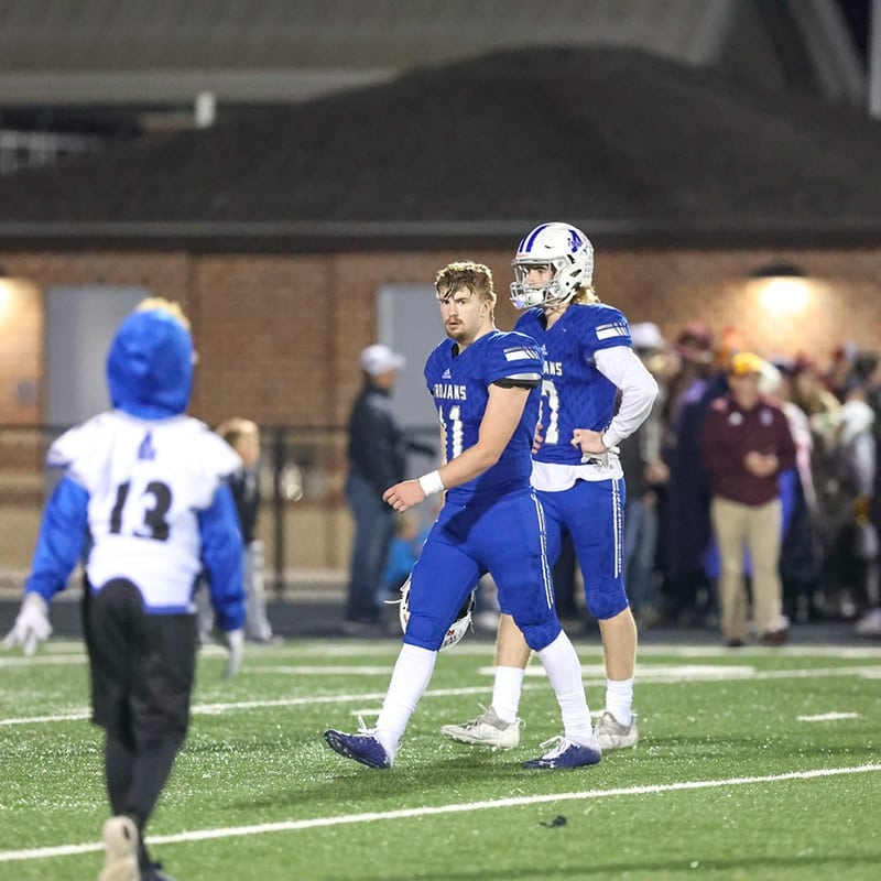 ChandlerGoodni1's tweet photo. Five weeks ago I was unsure when I would walk again, on Friday I played my last game in the blue and white. Love this team, school, and community forever.
11/52 out ❤
@ahs_trojanFB
#RT4L https://t.co/Z4zXikLdBx