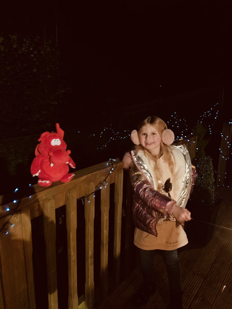 EmilyPeach18's tweet photo. @Year3TPS Emilia &amp; Rhys enjoying bonfire night 🎇 https://t.co/PbXWk8blha