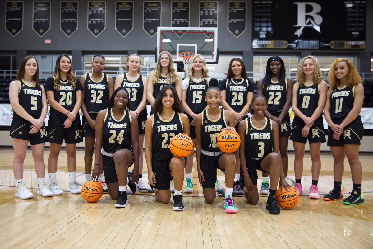 LadyTigerWBB's tweet photo. 🖤💛One team. 🖤💛One dream. 

#trophychasing #OwnIt https://t.co/akXVCuNIGC
