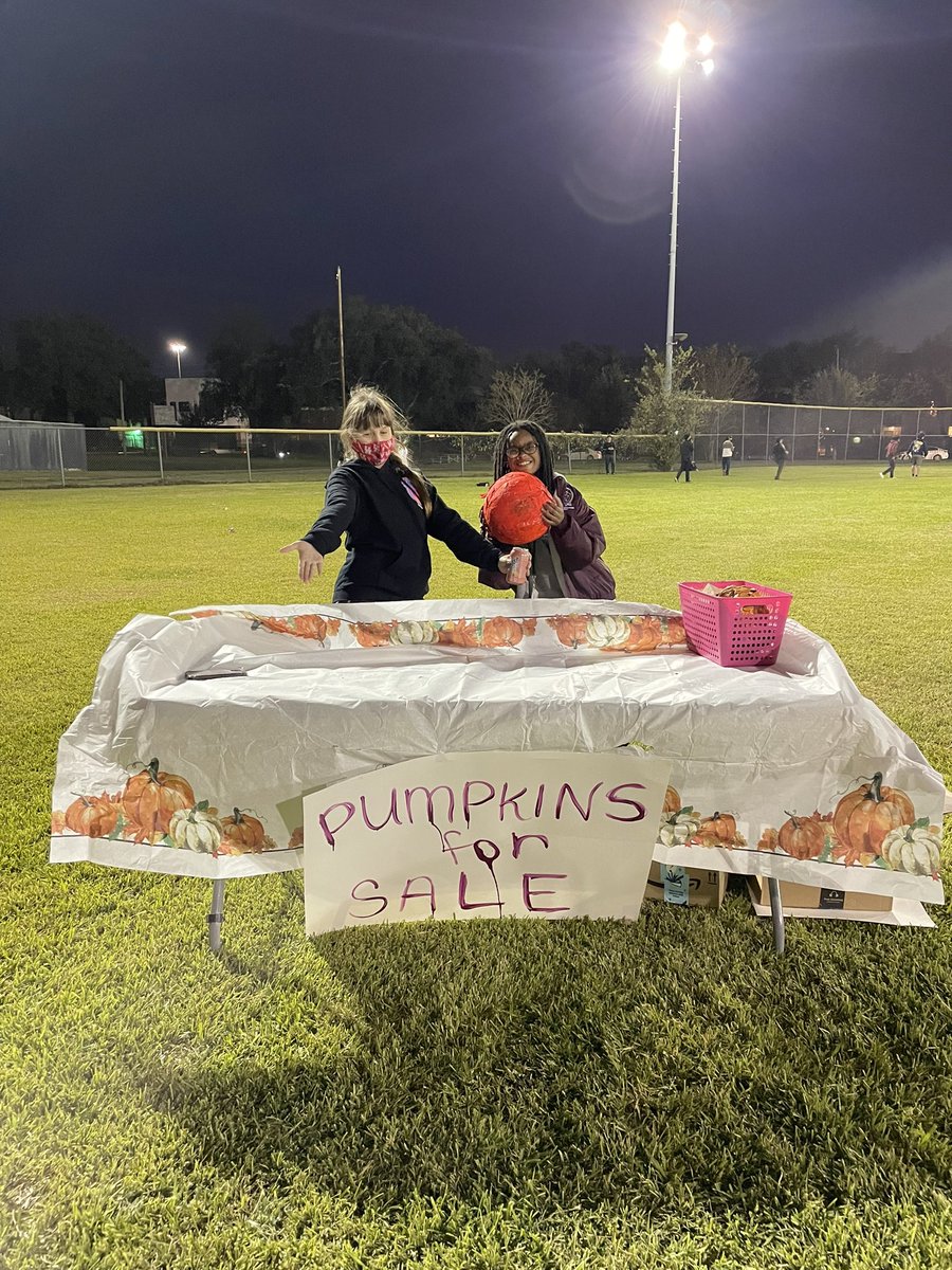 RThompArt's tweet photo. Sending thanks to everyone who supported my art class and club during the fall festival at #chooseywcpa we had more than 80 pumpkins and sold out! Thank you @YWCPAPTO for allowing us to be apart of such a great night #supportthearts #hisdfineart https://t.co/8Dfazm3oCt
