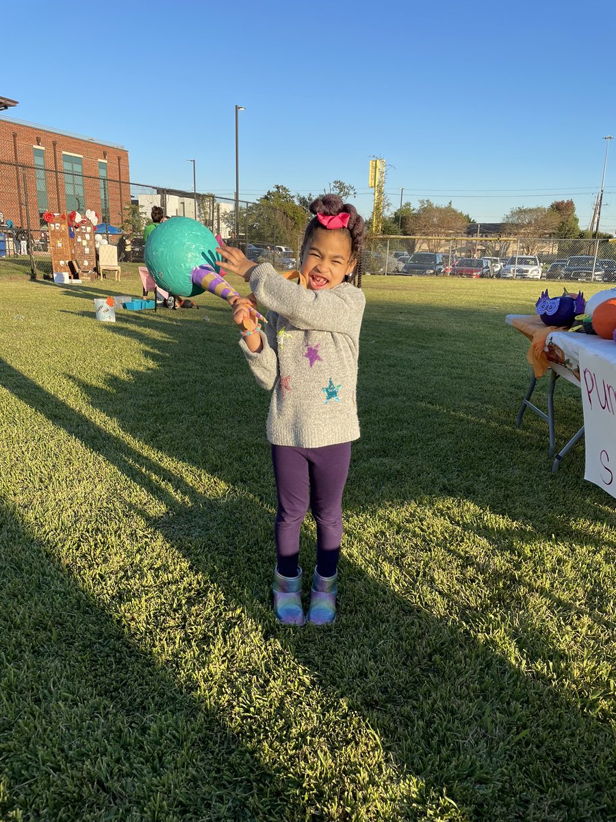 RThompArt's tweet photo. Sending thanks to everyone who supported my art class and club during the fall festival at #chooseywcpa we had more than 80 pumpkins and sold out! Thank you @YWCPAPTO for allowing us to be apart of such a great night #supportthearts #hisdfineart https://t.co/8Dfazm3oCt