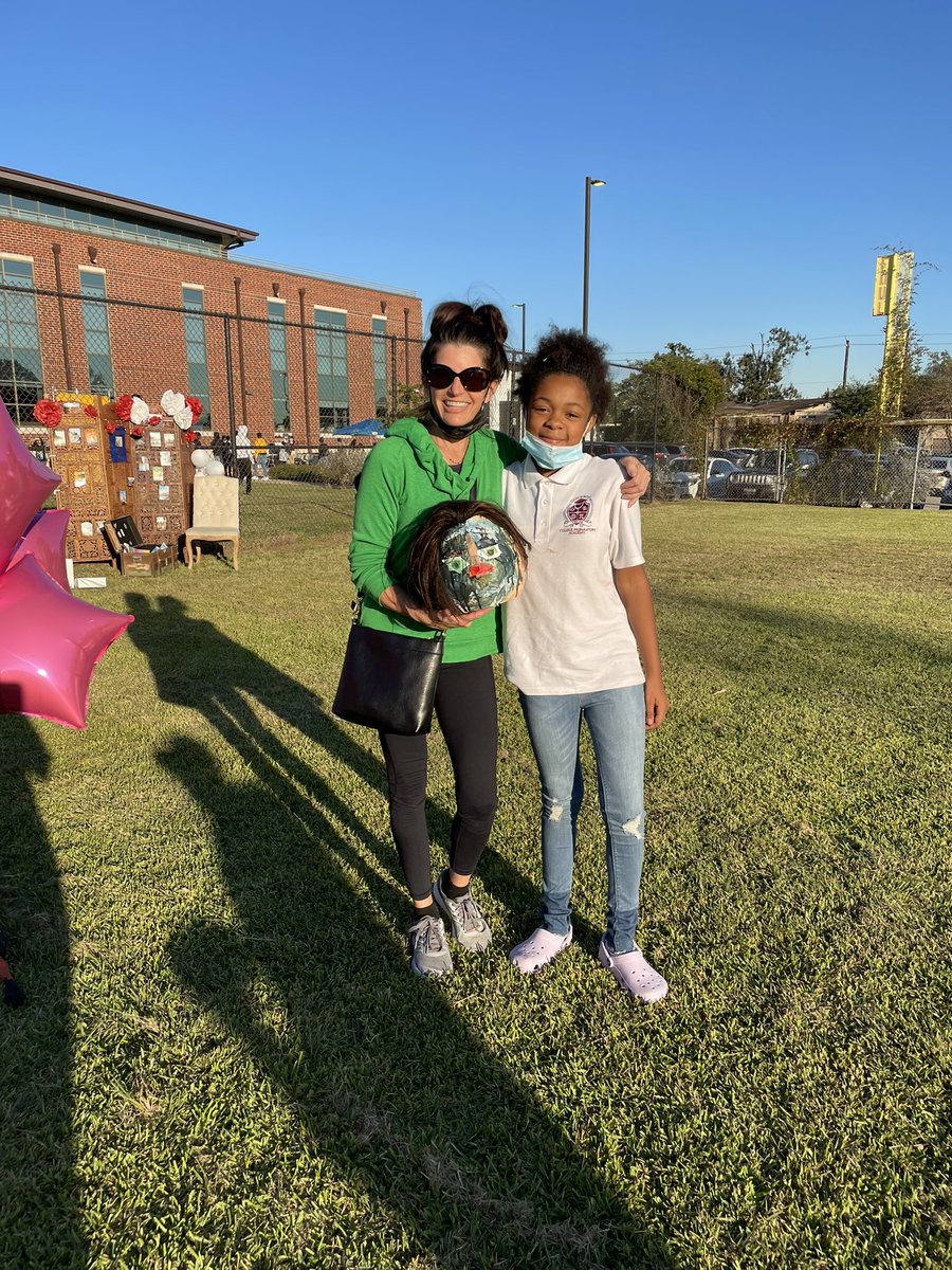 RThompArt's tweet photo. S/O to this parent for supporting our girls and boosting their confidence! This scholar did not think her pumpkin would be sold, but her pumpkin ended up being the first one sold thanks to this super mom! The scholar was so happy and in disbelief. #chooseywcpa #hisdfineart https://t.co/ViRL1dB2O5