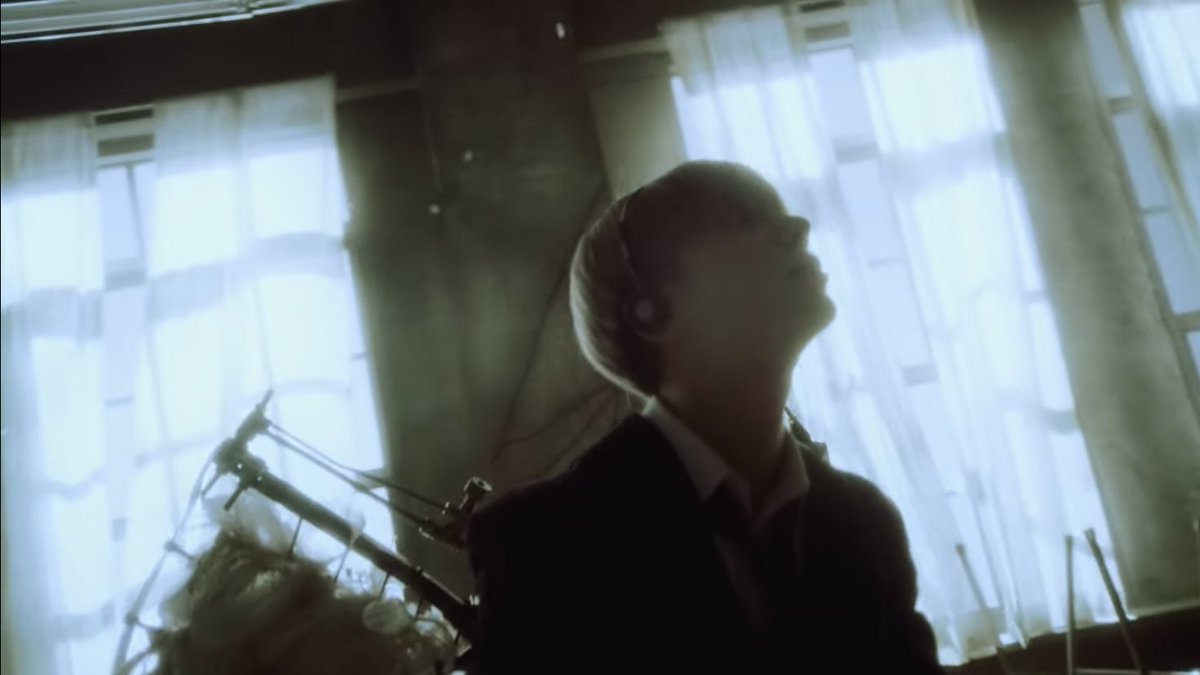 lainasunflower's tweet photo. Taehyun seems to be wearing kais wings from NOAS 🤔 did they switch roles like CWJLTMA suggests? @TXT_members @TXT_bighit_jp #Chaotic_Wonderland https://t.co/oHlRWsFgq9