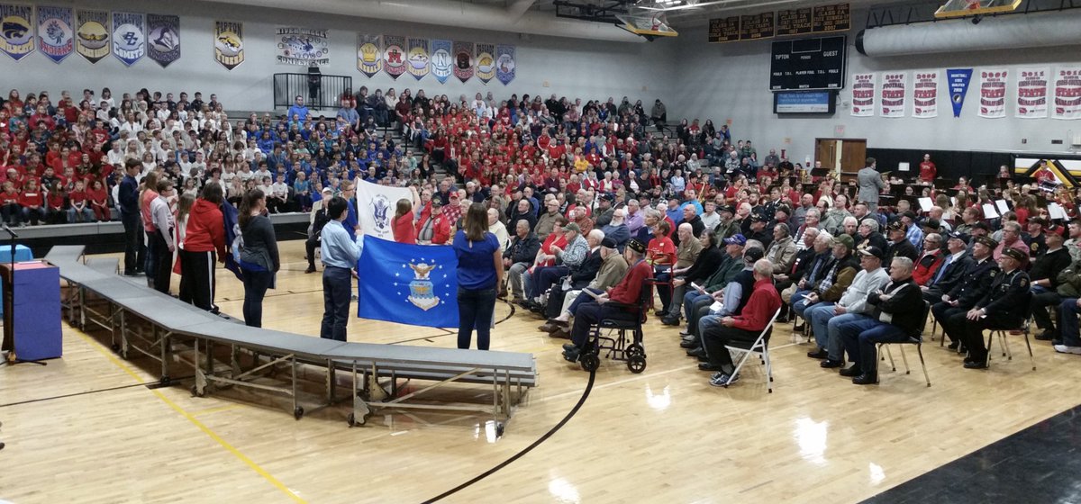 TiptonTigersMS's tweet photo. Tipton K-8 Veterans Day ceremony is Thursday at 9:30 in MS Gym. Excited to honor our local veterans & see more students taking on Leadership role in the event.
*A look at some of the MS student leaders in past years. #TMSTigerPride πΊπΈ https://t.co/kmYAhOpkwH
