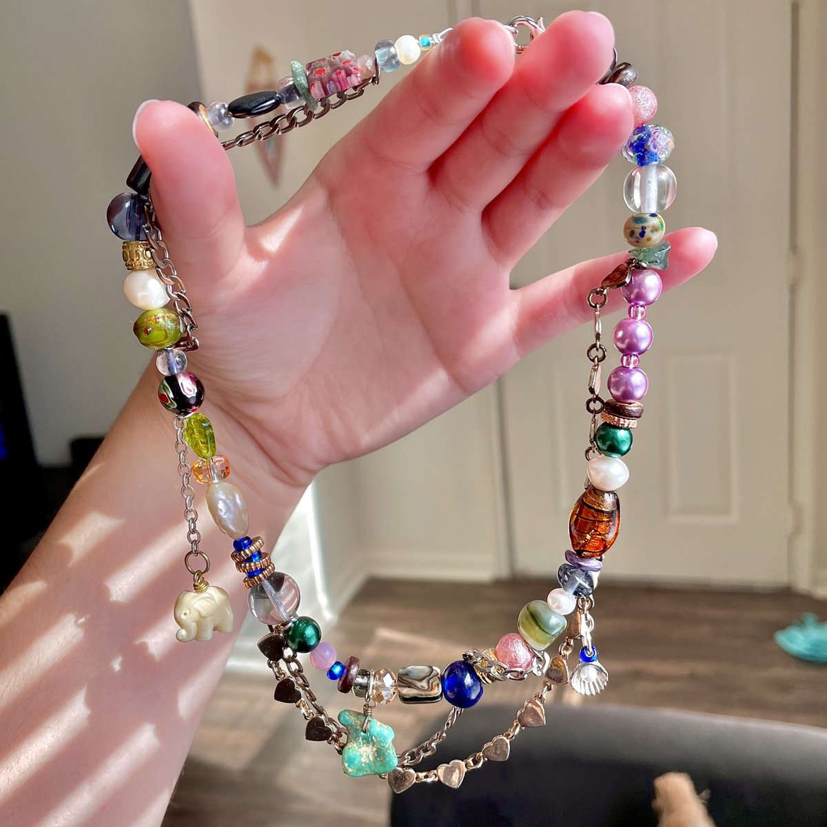 𝕜𝕖𝕖𝕡𝕤𝕒𝕜𝕖 𝕓𝕠𝕩 𝕟𝕖𝕔𝕜𝕝𝕒𝕔𝕖🎀

this eclectic piece is made partly of recycled chain and beads from old pieces ⭐️

⬇️available on my etsy NOW!⬇️
etsy.com/shop/bluesludge