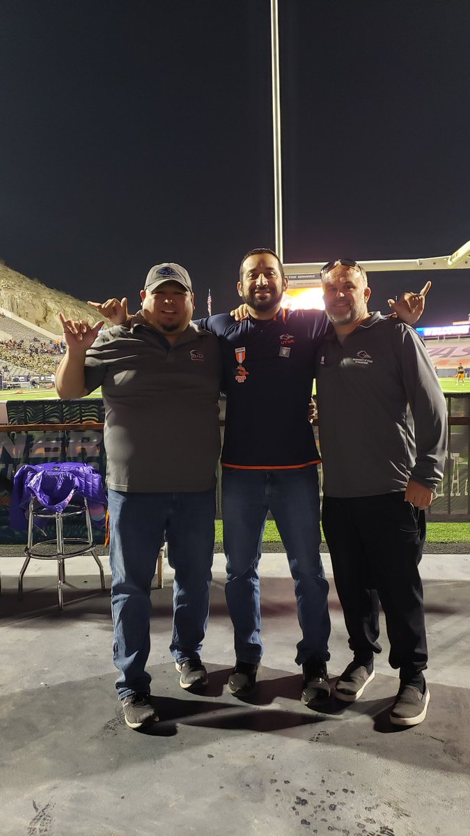 buenonate's tweet photo. #210TriangleOfToughness #utsafootball #UTSAvsUTEP
Great win against Utep! The crowd was lit! https://t.co/0wpOJynHbE
